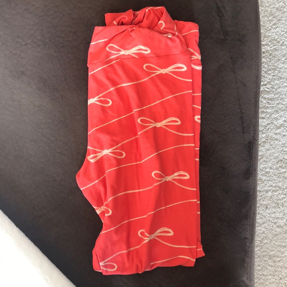 Coral bow leggings